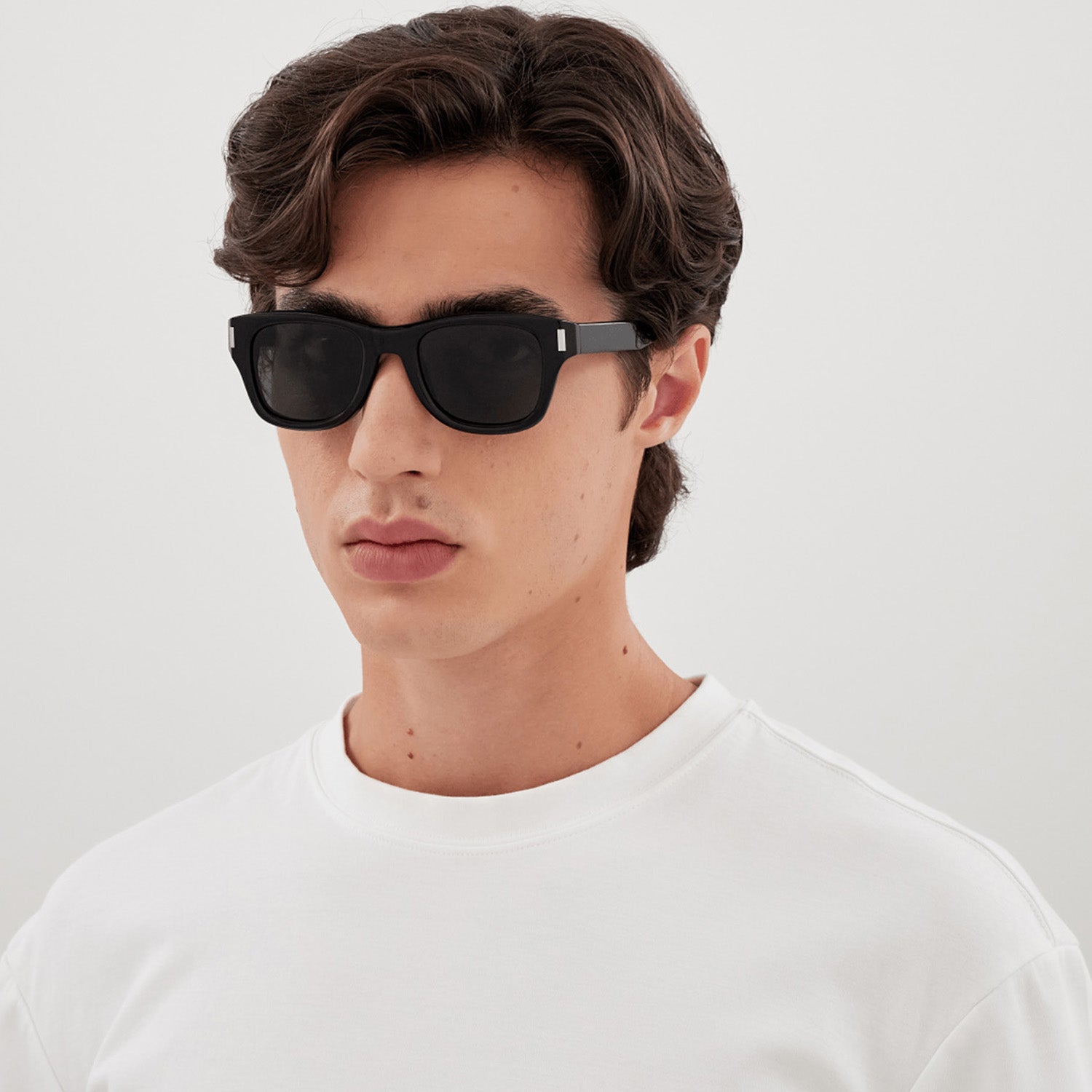 CORNER ANGLE SAINT LAURENT LETTERING LOGO ENGRAVED