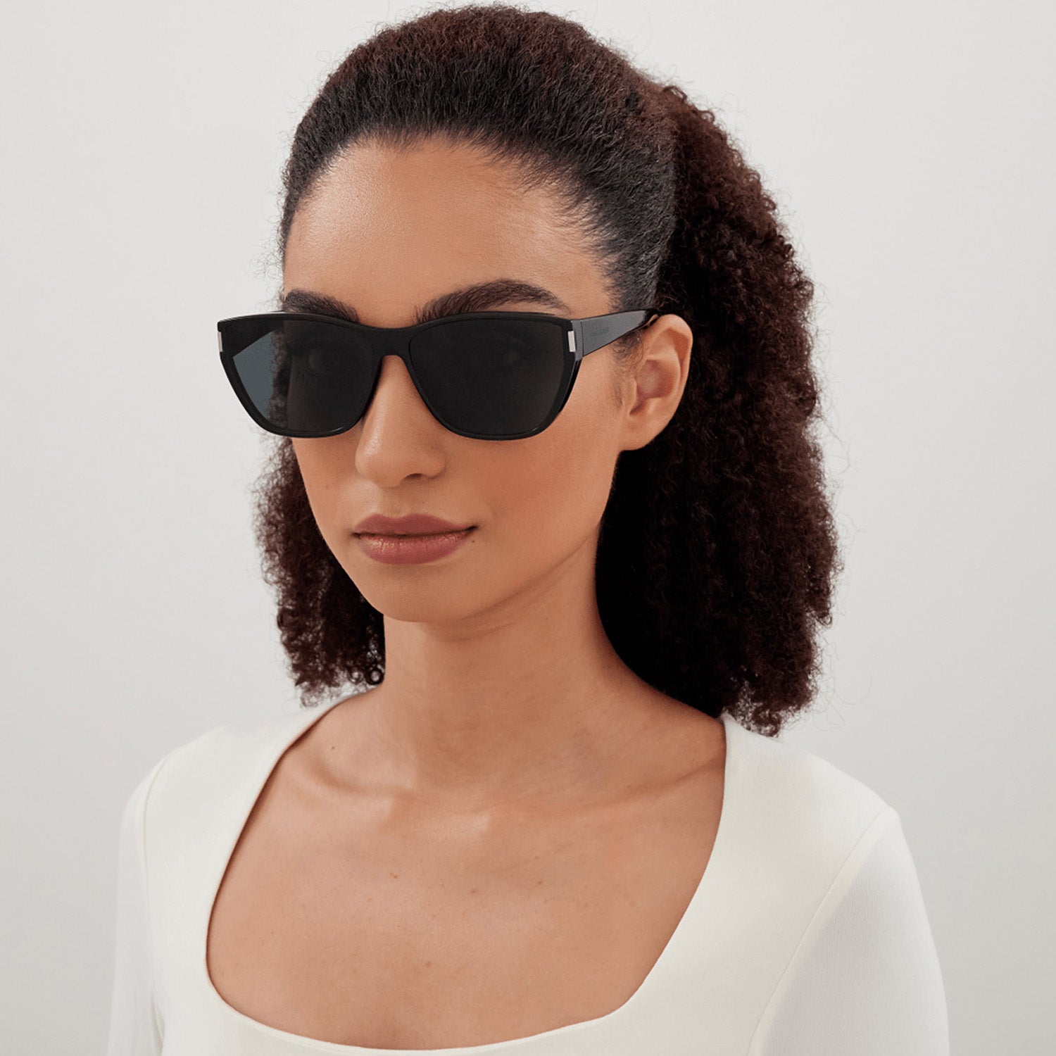 CORNER ANGLE SOFT CAT EYE SHAPE